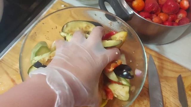 что я готовлю из своих овощей и ягод?Один из дней на кухне?♀️??????#готовкадома#простаяеда#