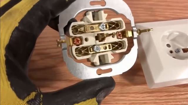 США и Канада. Установка евророзетки 220В в сеть 120В. Можно или нет? смотреть онлайн