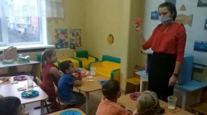 Занятие в старшей группе по художественному конструированию из бросового материала "Золотая рыбка"