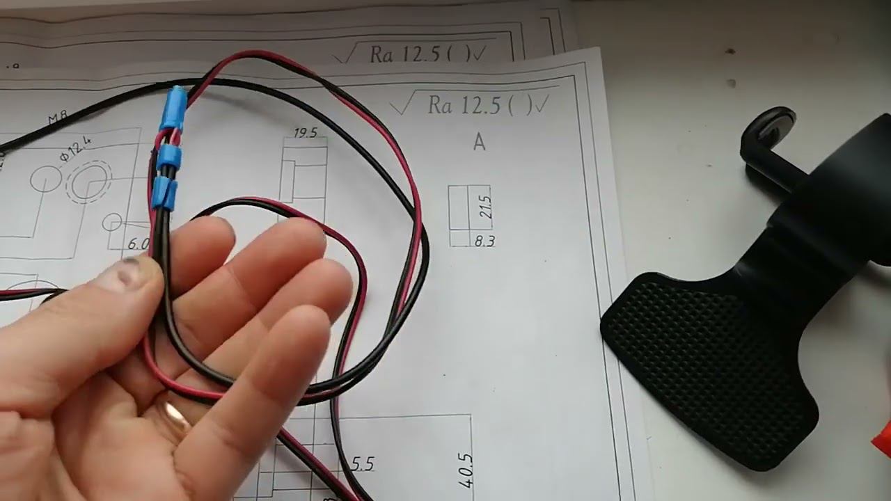 Ещё один фонарь такси, только маленький.