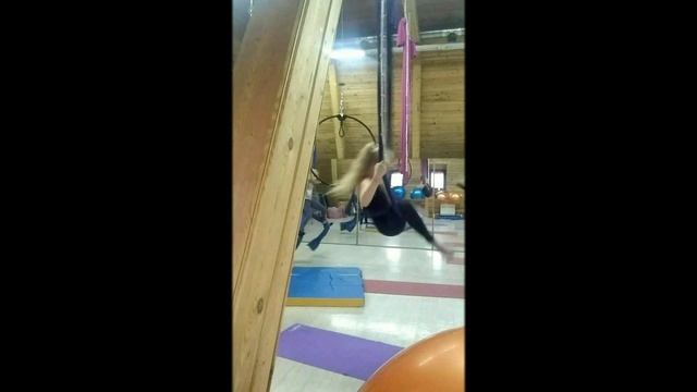 Воздушная Гимнастика/ Аэройога/ Йога на гамаках/ AntiGravity