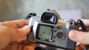 пленочная фотография Canon eos  300x & Canon eos 33 обзор. Какую первую пленочную камеру купить