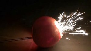 ЧТО БУДЕТ ЕСЛИ БЕНГАЛЬСКИЙ ОГОНЬ ЗАСУНУТЬ В... МАНДАРИН,ЛИМОН,ГРЕЙПФРУТ,ЯЙЦО