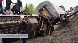 В Республике Коми недалеко от города Инта с рельсов сошел пассажирский состав