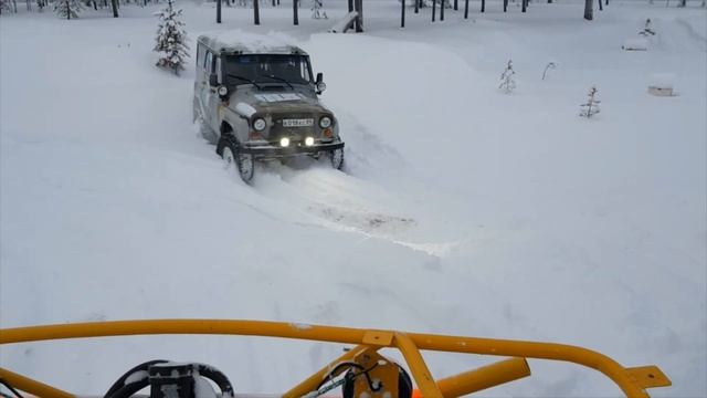 Уазик против Кадроцикла смотреть онлайн