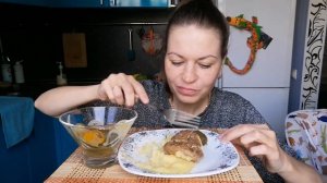 МУКБАНГ КОТЛЕТКИ И ПЮРЕ/СОЛЕНЬЯ/MUKBANG