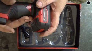 Недорогой шуруповёрт Einhell - 12 вольт , со съёмным патроном .