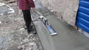 Делаем отмостку с использованием виброрейки