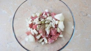 Шашлык на противне в духовке из свинины