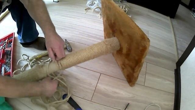 Когтеточка для кошки. Приходится ремонтировать. Плюс хорошая экономия. Guru From The USSR.