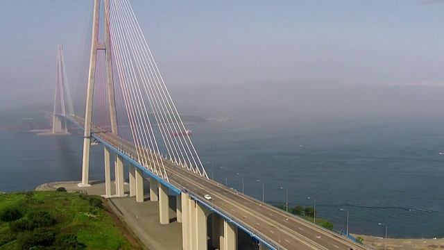 Мост на остров Русский с высоты птичьего полета, съемка квадрокоптером смотреть онлайн