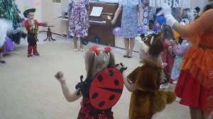 Танец с шишками младшая 2018