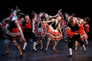 "Арагонская хота", ансамбль "Ритмы детства". "Aragonese Jota", the ensemble "Rhythms of Childhood".