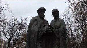 Ярославль. Первоймайский бульвар. Памятник Петру и Февронии