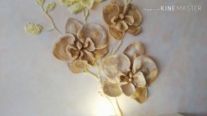 Объемные цветы из пенопласта над