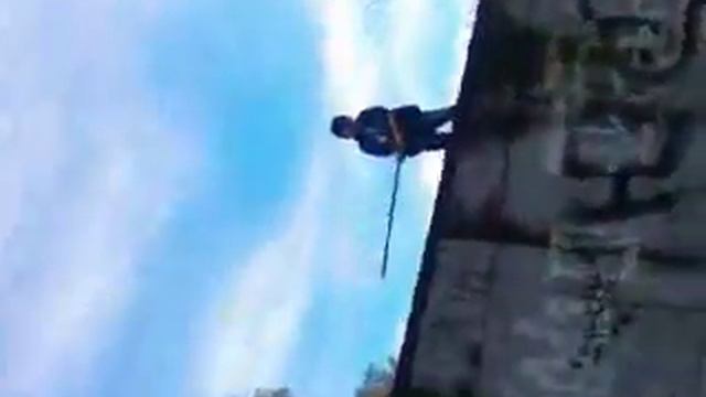 Влад ударил Гошу метлой по голове! смотреть онлайн