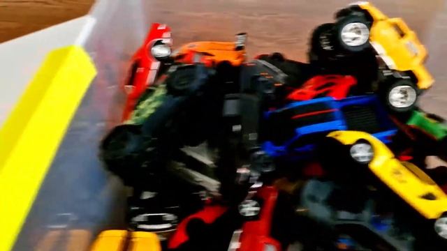 A Box Full of Cars, Roll Royce, Lamborghini, Ferrari, Porsche, Suzuki, Mclaren Bugatti, Mercedes MP смотреть онлайн