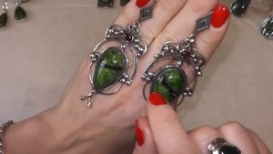 ХРОМДИОПСИД ( ЯКУТСКИЙ ИЗУМРУД ) , УВАРОВИТ И ДРУГИЕ КРАСВЦЫ