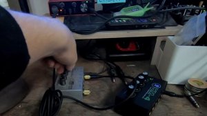 Behringer HA-400 vs. Mackie HM-4 Headphone Amplifier Comparisons + Sound/Noise Tests