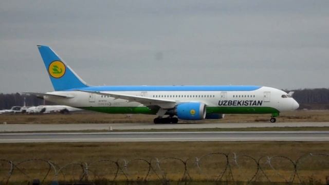 Planespotting at Moscow Domodedovo Airport (DME/UUDD) - 05 November 2022 смотреть онлайн