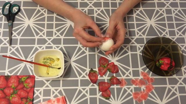 Как покрасить яйца на пасху? Пасхальные яйца из салфетки и белка! смотреть онлайн