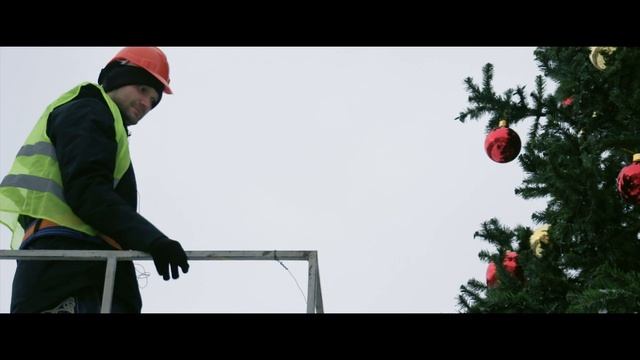 Самые высоки парни vs. Самая высокая елка смотреть онлайн