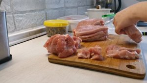 Большая заготовка полуфабрикатов на месяц или полтора.