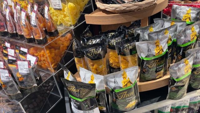 Bangkok. Вблизи отеля The Cottage Cuvarnabhumi. ТЦ Robinson. смотреть онлайн