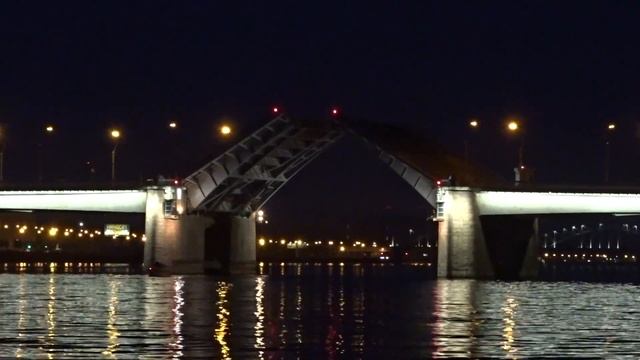 Мост Александра Невского. Разводка. (Июль 2015) смотреть онлайн