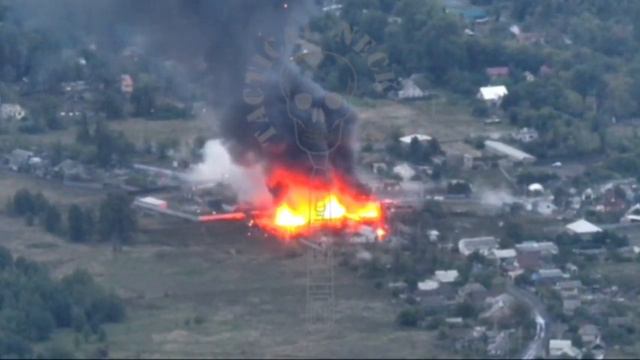 Russian Geran-2 (Shahed) drone blows up Ukrainian equipment warehouse near Liman смотреть онлайн