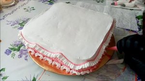 Торт для женщины на день рождения. Украшение торта.