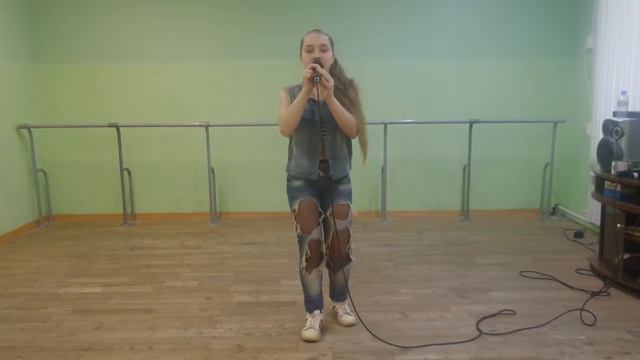 Полное видео арины как она упала. Полное видео арины как она упала