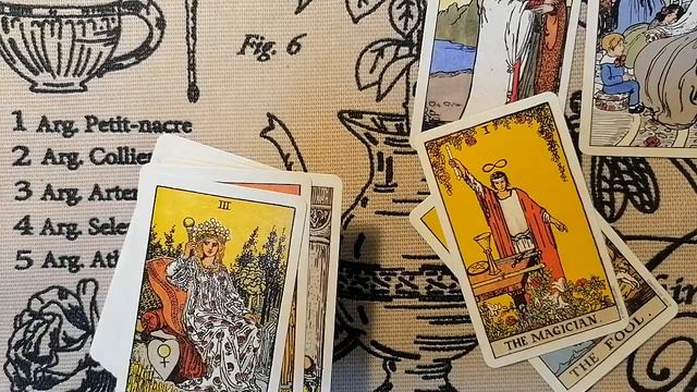 Таро Смит - Уэйт: распаковка и обзор колоды (Smith - Waite Tarot Deck)