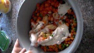 Салат с макаронами быстрого приготовления