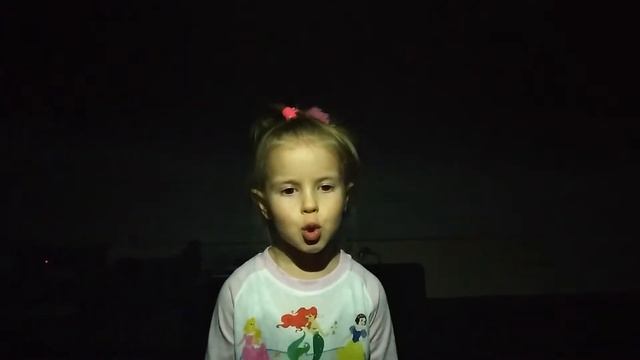 Девочка читает стихотворение Белый снег смотреть онлайн