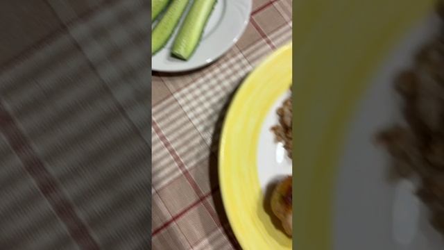 ?На ужин-курица ?? с гречкой и огурчик ??#еда #лайф #ужиндома #едимвкусно #едимдома #зима❄️☃️?