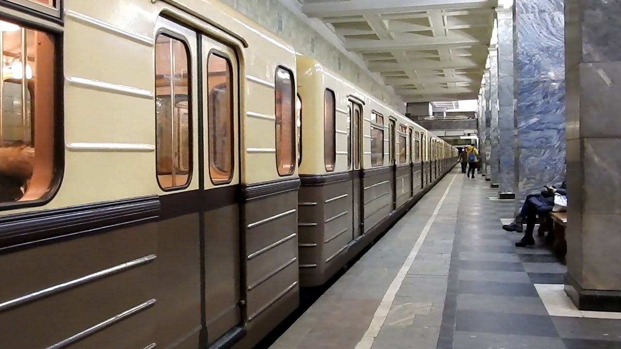 Москва. Ретропоезд на станции «Сокольники». 11 марта 2023