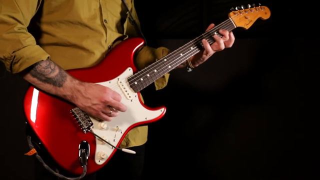 Fender AVRI '62 Stratocaster Candy Apple Red 1999 USA смотреть онлайн