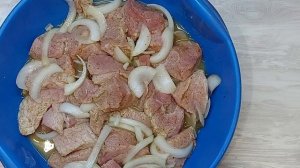 Шашлык дома на электрошашлычнице из свинины на классическом маринаде.