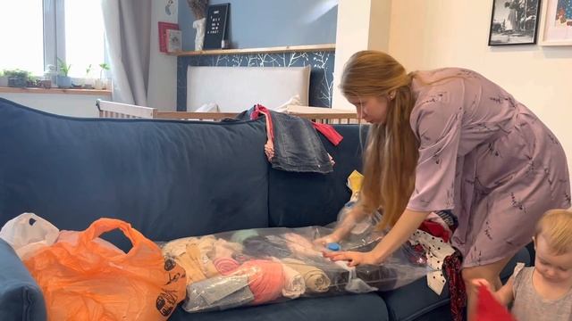 Убираю под кроватью ? Расхламление ? Заросли вещами смотреть онлайн