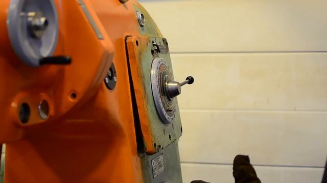 Frézka Strigon MF 250-01 - 23.díl - demontáž převodovky vřetena смотреть онлайн