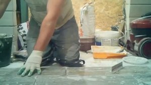 ПЛИТКА НА ДЕРЕВЯННЫЙ ПОЛ СВОИМИ РУКАМИ (ПОДРОБНЫЙ ОБЗОР) DIY Ceramic Tiles on the wooden floor