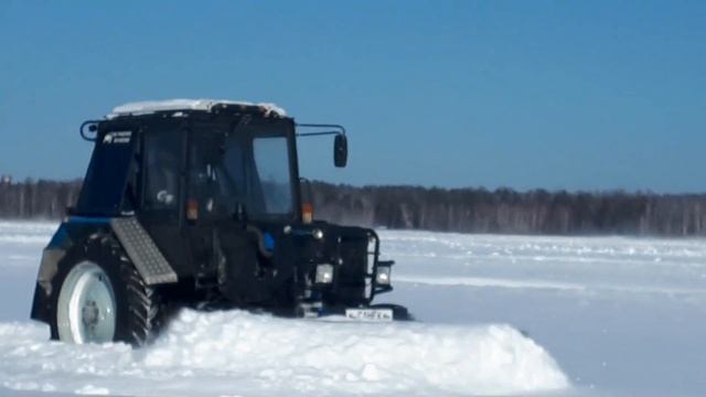 Делаем трассу для супер гоночной машины за рулём трактора Алексей Лукьянов. смотреть онлайн