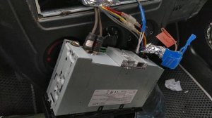 Как подключить два усилителя к магнитоле с одной парой линейных выходов без разветвителей