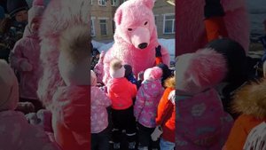 Розовый мишка в детском саду .?