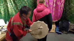 У шамана три руки, и крыло из-за плеча