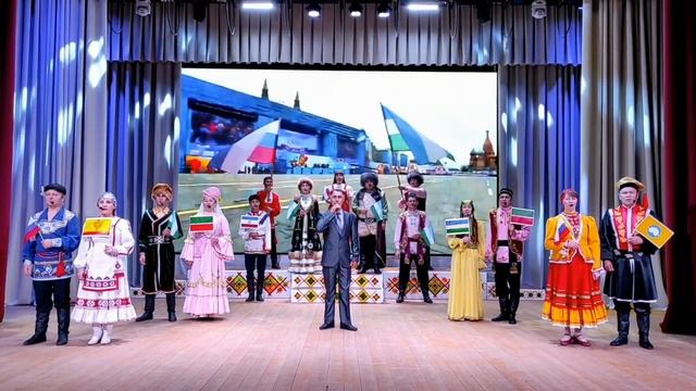 "Широка страна моя родная" - коллектив РДК Гафурийского района смотреть онлайн