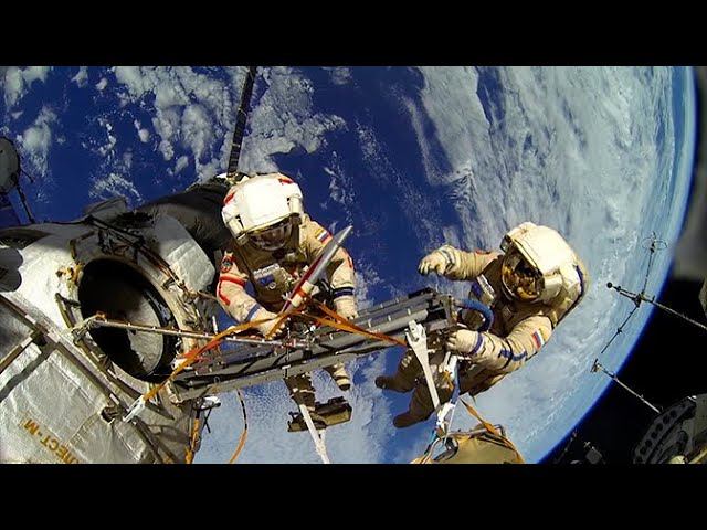 Космонавты с МКС поздравили всех с 20-летием работы станции