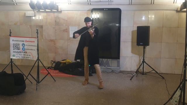 Игра на скрипке в метро смотреть онлайн