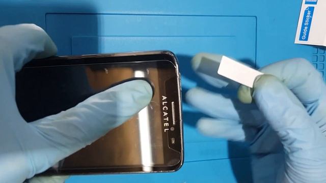 Если не получается поклеить защитное стекло. Попала грязь, пыль, соринка, песчинка как достать? смотреть онлайн